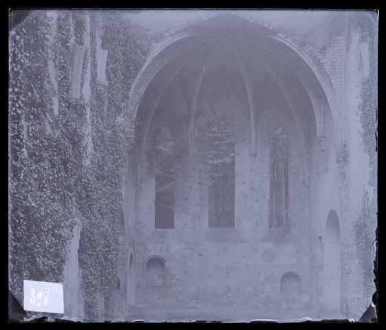 Abbaye de Fontaine-Guérard à Radepont (Eure), intérieur, abside.