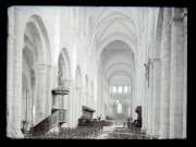 Nef et choeur de l'église Saint-Benoit de Saint-Benoit-sur-Loire (Loiret).