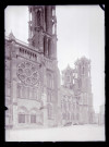 Façade latérale et tours de la cathédrale Notre-Dame de Laon (Aisne).