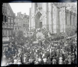 Procession en l'honneur de la béatification de Sainte-Thérèse de Lisieux à Lisieux (Calvados).