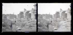 Ruines de temple romain et arc de triomphe de Septimius Severus en l'honneur de la bataille remportée à Rome (Italie).