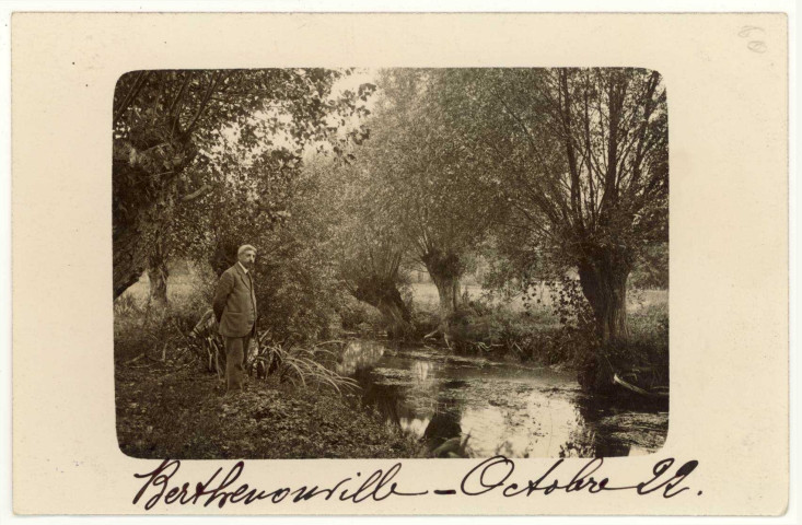 Berthenonville. Personnage au bord de l'Epte.