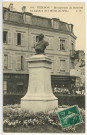 Vernon-Ville. Monument de Barette au square de l'Hôtel de Ville.