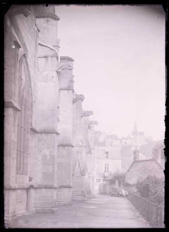 Façade latérale et gargouilles de l'église Saint-Sulpice de Fougères (Ille-et-Vilaine).