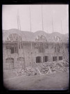 Bâtiment en pierres en construction.