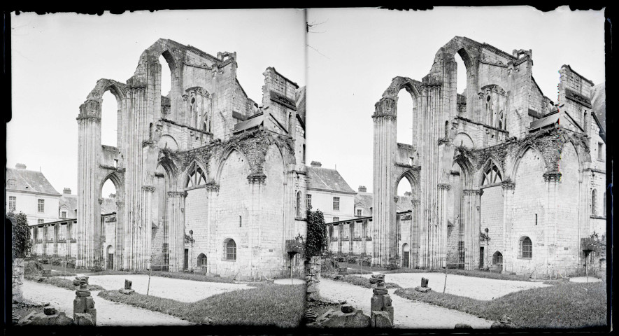Ruines et vestiges de l'abbaye Notre-Dame de Fontenelle de Saint-Wandrille-Rançon (Seine-Maritime).
