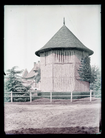 Pigeonnier de manoir normand.