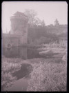 Remparts et douves du château de Fougères (Ille-et-Vilaine).