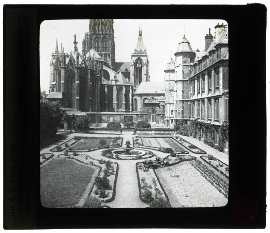 Cathédrale Notre-Dame de Rouen (Seine-Maritime), chevet et jardins de l'archevêché.
