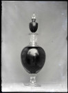 Carafe de pharmacie de l'officine de Monsieur Homais, personnage du roman Madame Bovary de Flaubert, conservée au musée de Ry (Seine-Maritime).