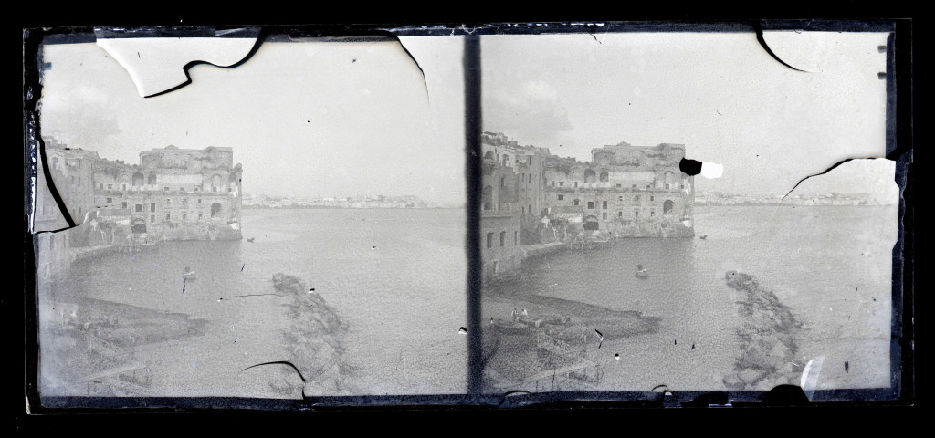 Vue générale sur la baie d'une ville méditerranéenne.