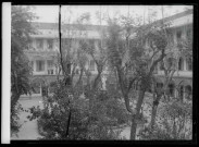 Cour intérieure de l'orphelinat Saint-Joseph à Beyrouth (Liban).