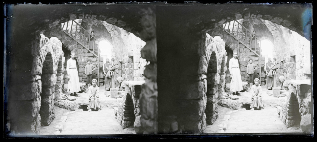 Passage voûté dans la ruelle d'un souk.