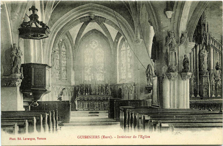 Guiseniers. Intérieur de l'Eglise.