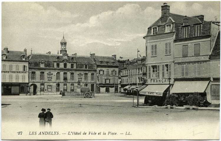 Andelys (Les). L'Hôtel de ville et la Place.