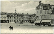 Andelys (Les). L'Hôtel de ville et la Place.