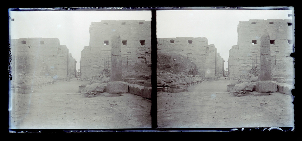 Allée des béliers au temple de Karnak à Louxor (Égypte).