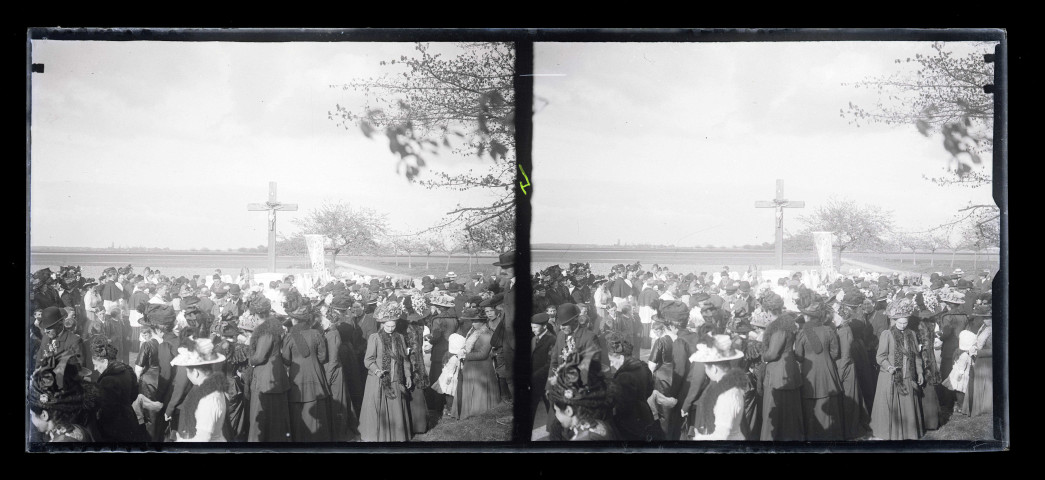 Procession religieuse dans les environs de Barquet (Eure)