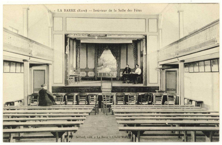 Barre-en-Ouche (La). Intérieur de la Salle des Fêtes.