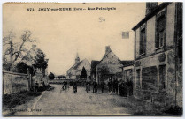 Jouy-sur-Eure. Rue principale.