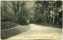 Evreux-Ville. Une Allée du Jardin des Plantes.