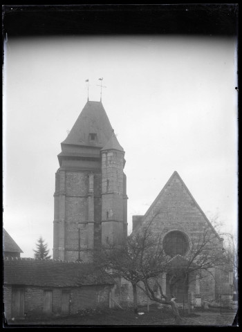 Vue d'ensemble de l'église de Prey (Eure).