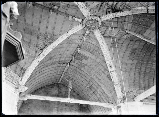 Voûtes ornementées de l'église de Puchay (Eure).