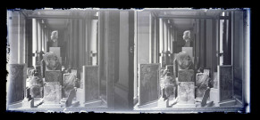 Salle et collections d'un musée égyptien.