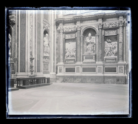 Intérieur d'une cathédrale italienne.