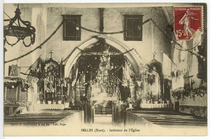 Selles. Intérieur de l'Eglise.