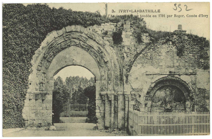 Ivry-la-Bataille. Portail de l'Ancienne Abbaye, fondée en 1701 par Roger, Comte d'Ivry.