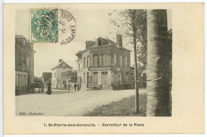 Saint-Pierre-des-Cerceuils. Carrefour de la Place.
