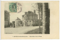 Saint-Pierre-des-Cerceuils. Carrefour de la Place.
