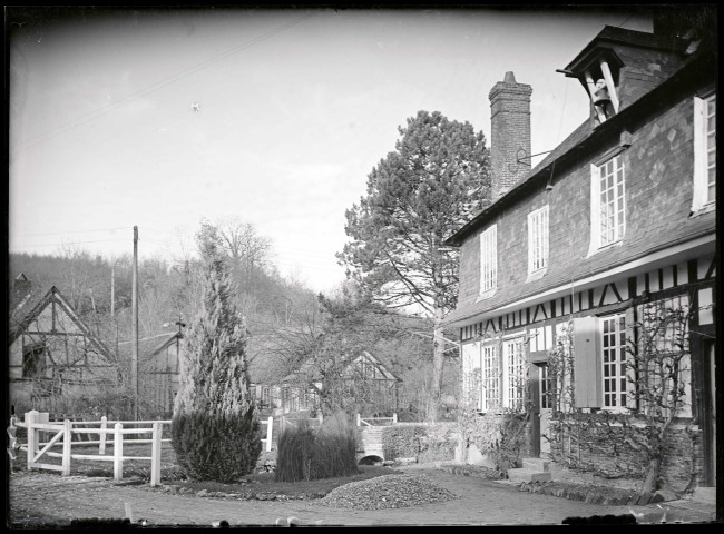 Habitation près de la saboterie de Roule-Rosay à Lyons-la-Forêt (Eure).
