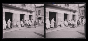 Coiffeur dans une rue d'une ville algérienne.