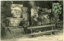 Evreux-Ville. Débris de Monuments trouvés en MDCCCXXXV sous les Remparts Évreux.