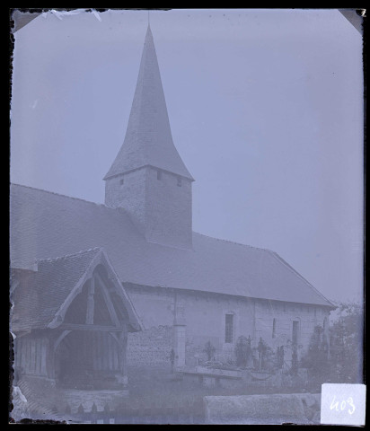Église de la Sainte-Trinité à La Trinité-de-Thouberville (Eure), vue générale.