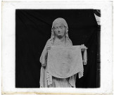 Statue en pierre de Sainte-Véronique de l'église d'Écouis (Eure).