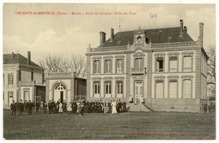 Baux-de-Breteuil (Les). Mairie- Ecole de Garçons- Salle des Fêtes.