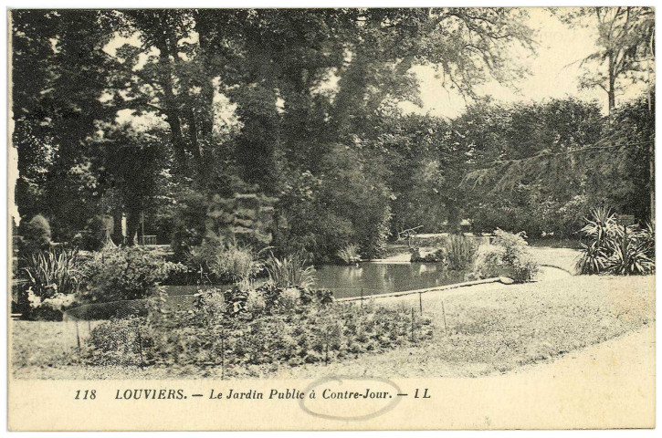 Louviers-Ville. Le Jardin Public à Contre-Jour.