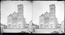 Façade de l'église de la Madeleine de Vézelay (Yonne).