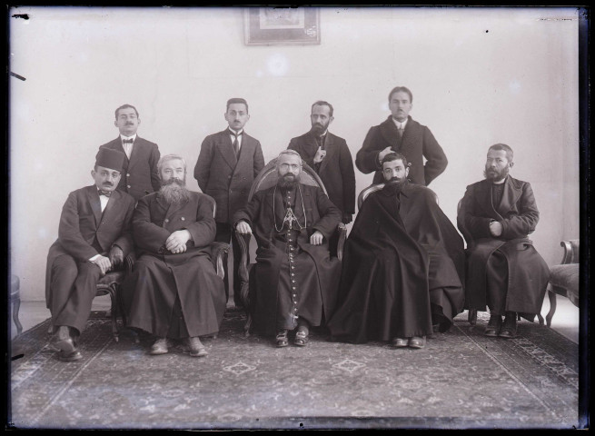 Ignace Ier Gabriel Tappouni, archevêque d'Alep (Syrie), prélats et notables.