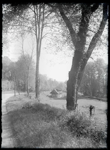 Chaumière dans la campagne de Rosay-sur-Lieure (Eure).