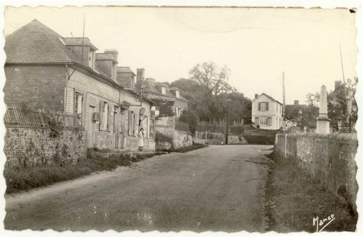 Fiquefleur-Equainville. Route de Beuzeville.