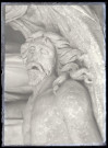 Détail du groupe statuaire représentant la mise au tombeau de l'église abbatiale de Saint-Germer-de-Fly (Oise).