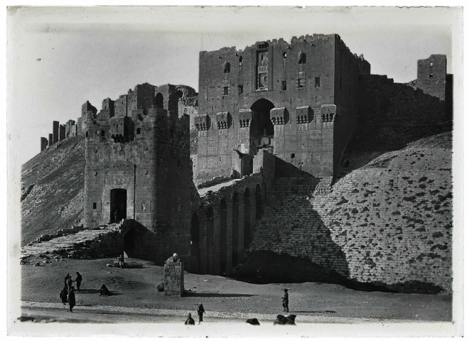 Entrée de la citadelle d'Alep (Syrie).