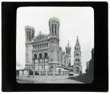 Basilique Notre-Dame de Fourvière à Lyon (Rhône), façade ouest.