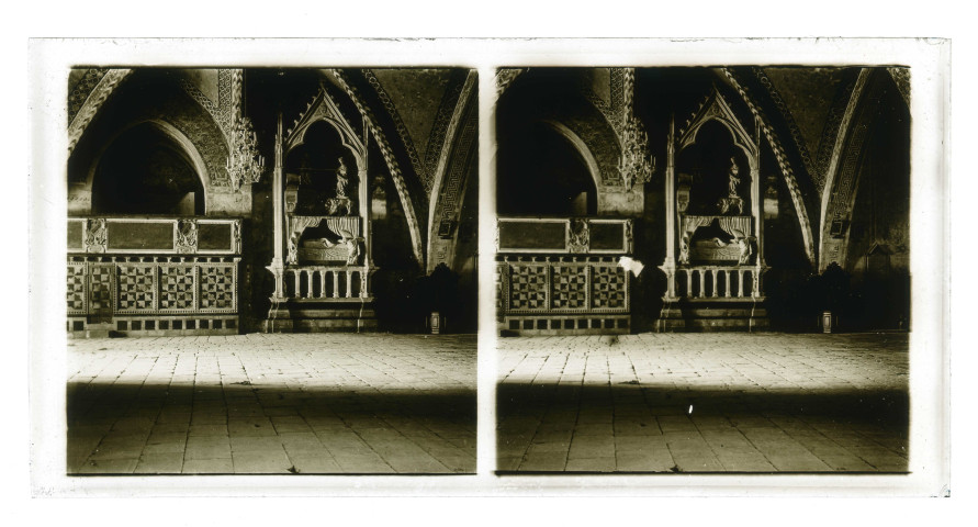 Salle et collection d'un musée.