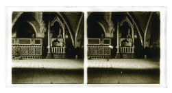 Salle et collection d'un musée.