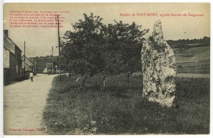 Port-Mort. Menhir de Port-Mort, appelé Gravier de Gargantua.